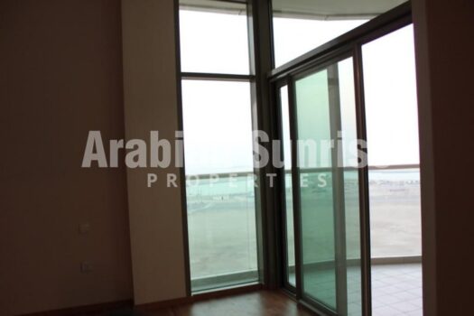 Vacant Apt on High floor with Balcony