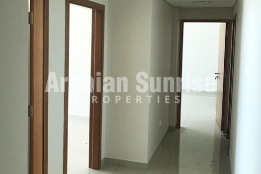 Vacant | Huge 3+M w/Sea View | High Floor