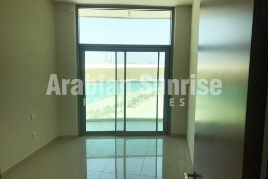 Vacant | Huge 3+M w/Sea View | High Floor