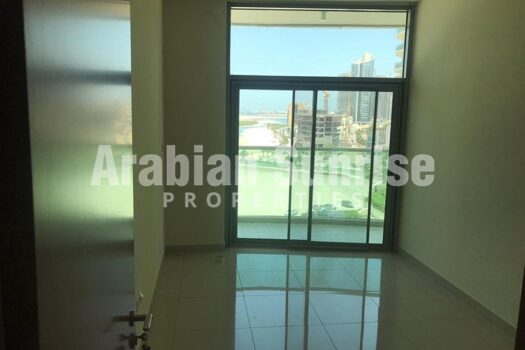 Vacant | Huge 3+M w/Sea View | High Floor
