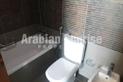 Vacant | Huge 3+M w/Sea View | High Floor