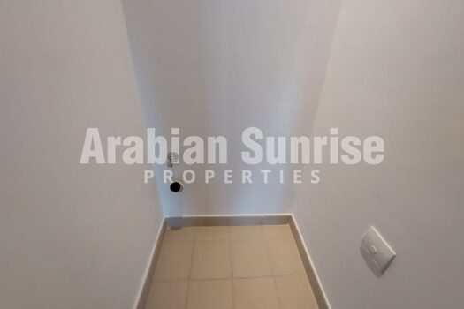 High Floor Apt with Partial Canal View Apt