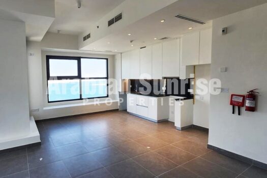 Vacant High Floor Apt with Sea View | 2 Parking Space