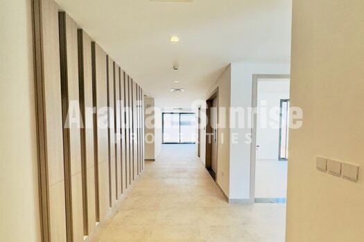 Ready to Move in | Mid Unit | Light Finish