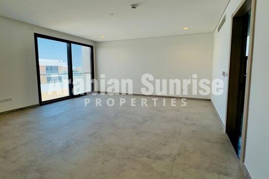 Ready to Move in | Mid Unit | Light Finish