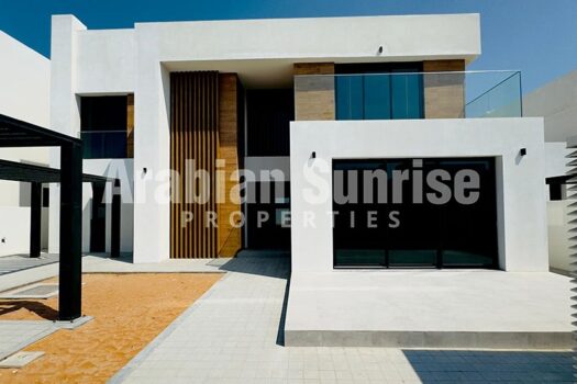 Ready to Move in | Mid Unit | Light Finish