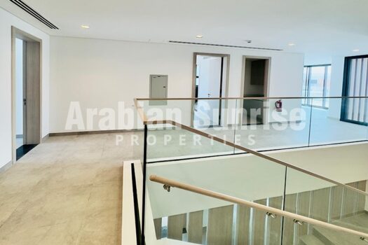 Ready to Move in | Mid Unit | Light Finish