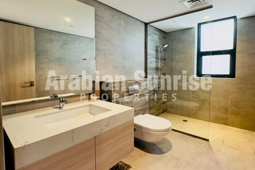 Ready to Move in | Mid Unit | Light Finish