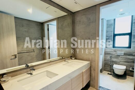 Ready to Move in | Mid Unit | Light Finish