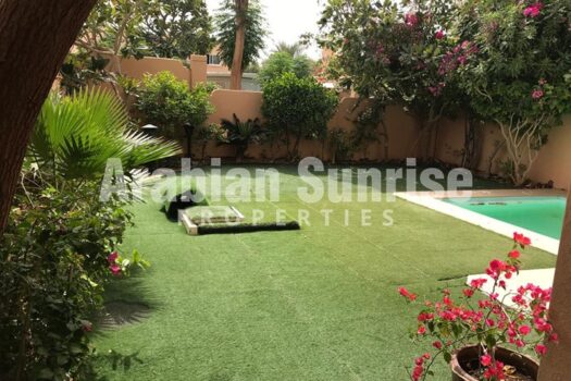 Invest/Move in! Huge Villa with Pool | Single Row