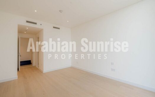 High Floor Apt with Partial Sea View