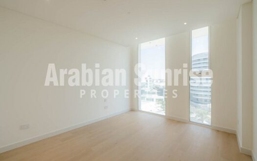 High Floor Apt with Partial Sea View