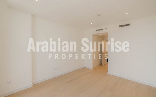 High Floor Apt with Partial Sea View