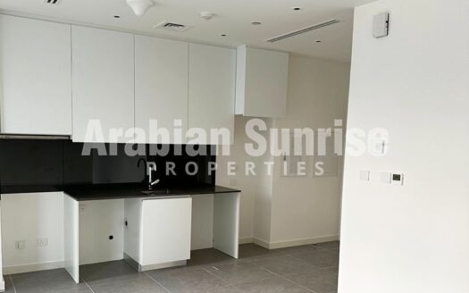 High Floor Apt with Sea View