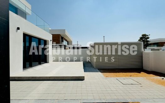 Ready to Move in | Mid Unit | Light Finish