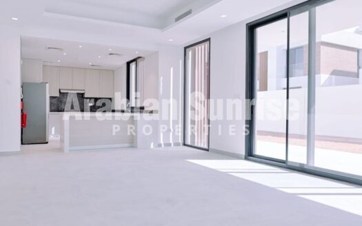 Corner Unit | Huge Layout | Ready to Move in