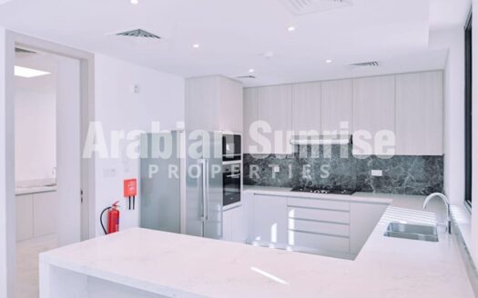 Corner Unit | Huge Layout | Ready to Move in
